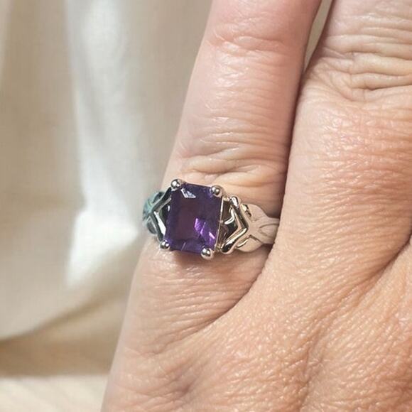 Beautiful Amethyst 925 Silver Rectangle Cut Ring Size 7.5 - Picture 2 of 8